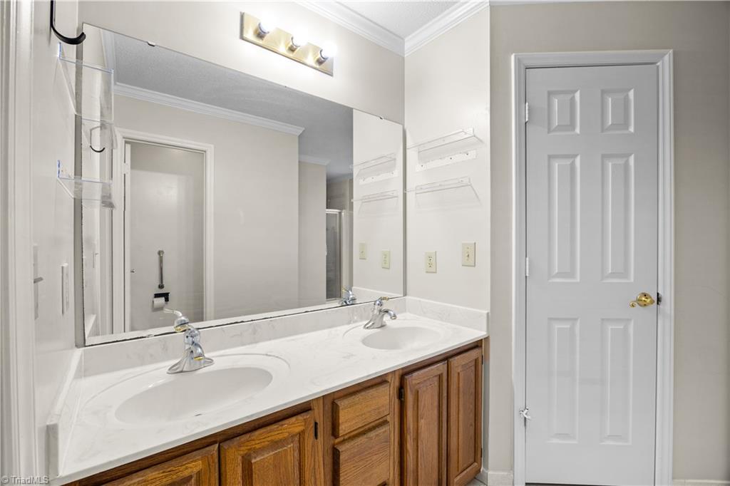 4203 Hunting Meadow Road Greensboro, NC 27406 - Photo 25 of 45