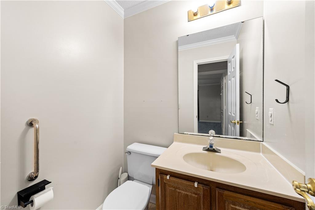 4203 Hunting Meadow Road Greensboro, NC 27406 - Photo 36 of 45