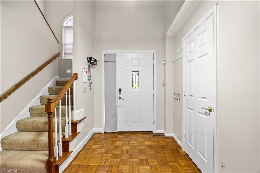 4203 Hunting Meadow Road Greensboro, NC 27406 - Photo 5 of 45