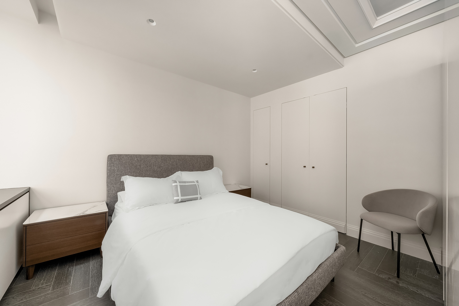 Undisclosed Address Manhattan, NY 10017 - Photo 3 of 16 a bedroom with a bed and a chair