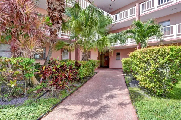 $69,000 | 9460 Sunrise Lakes Boulevard, Unit 106, Sunrise, FL 33322
