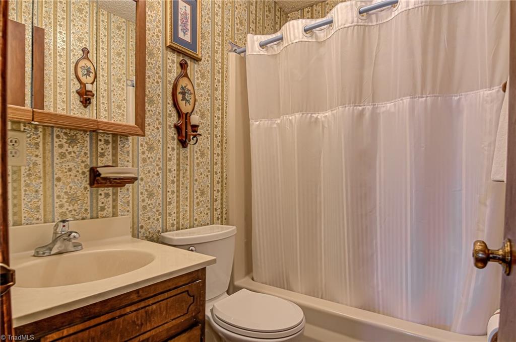 749 Korner Rock Road Kernersville, NC 27284 - Photo 11 of 30