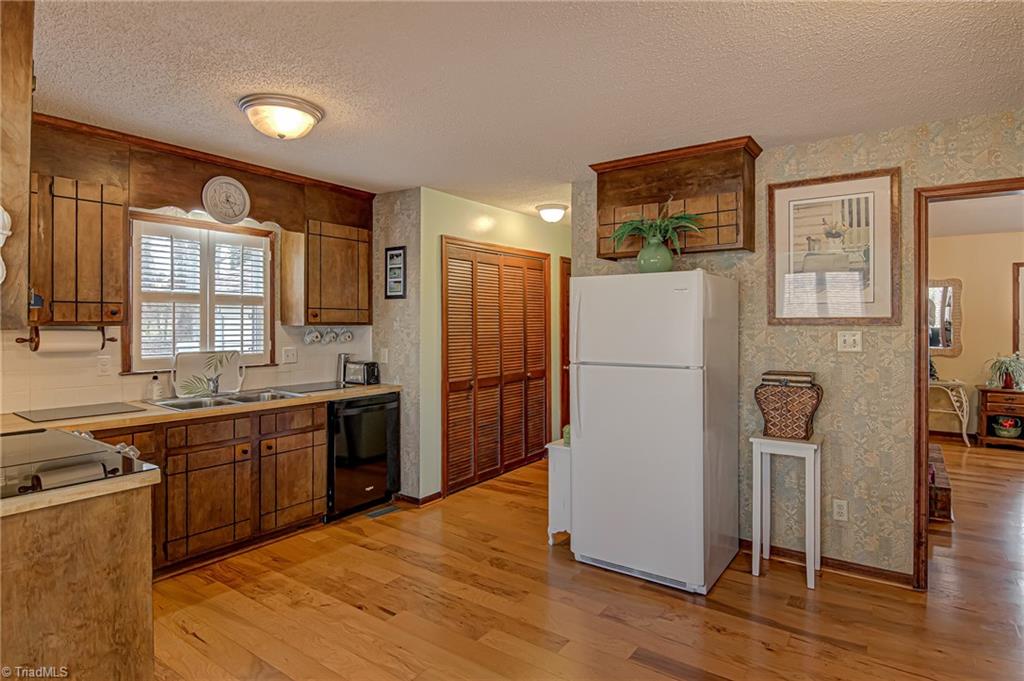 749 Korner Rock Road Kernersville, NC 27284 - Photo 16 of 30