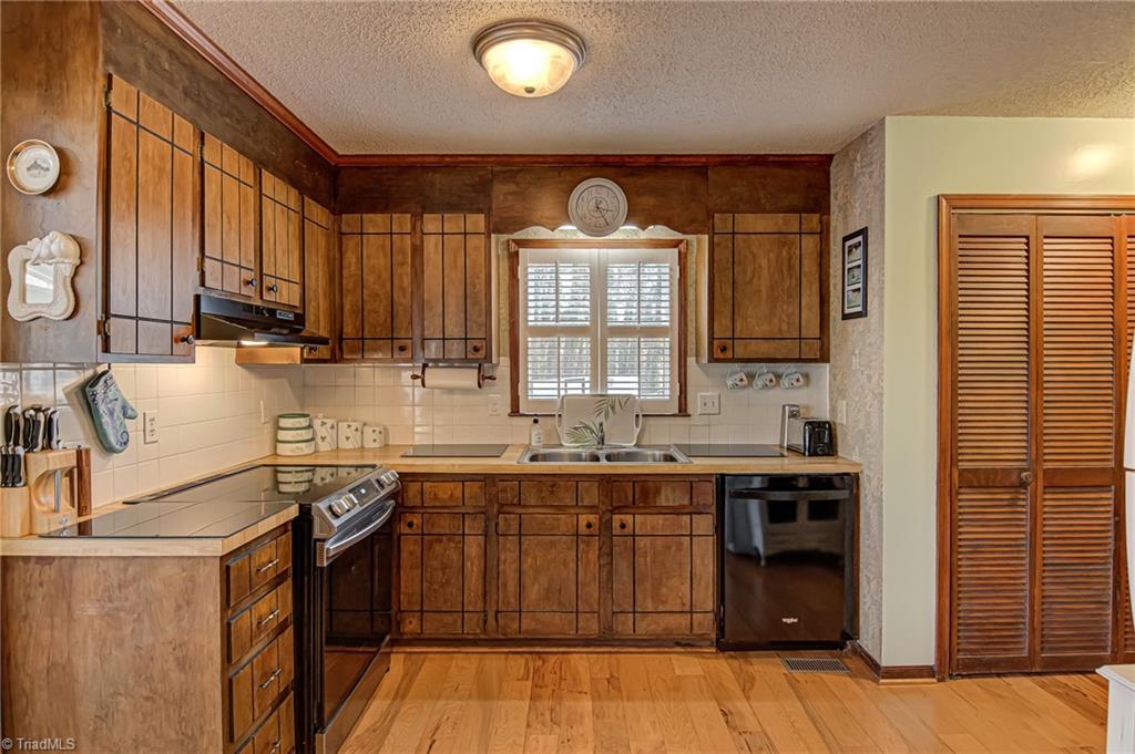 749 Korner Rock Road Kernersville, NC 27284 - Photo 17 of 30