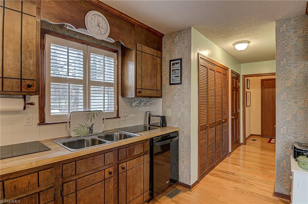 749 Korner Rock Road Kernersville, NC 27284 - Photo 20 of 30