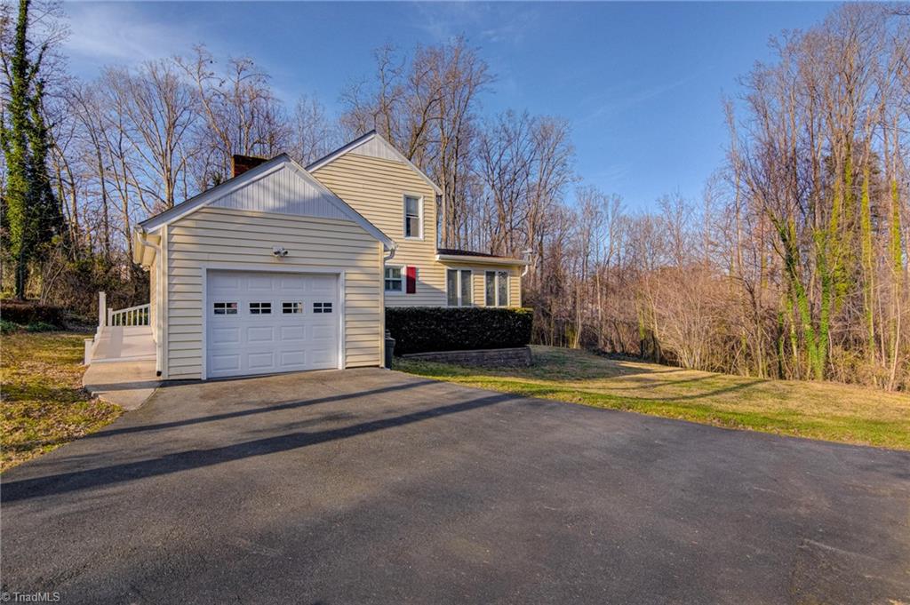 749 Korner Rock Road Kernersville, NC 27284 - Photo 4 of 30