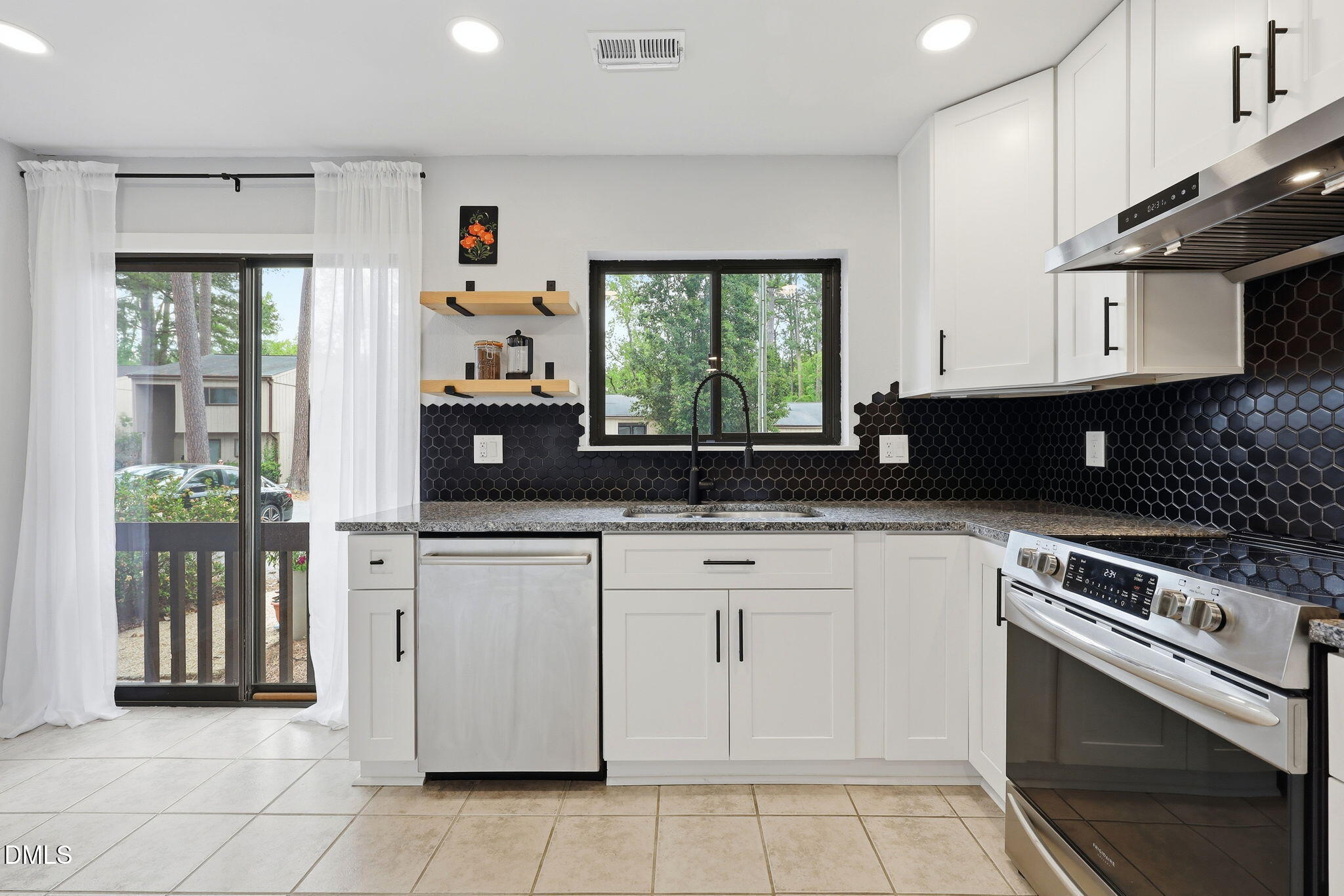 5019 Tall Pines Court Raleigh, NC 27609 - Photo 7 of 30
