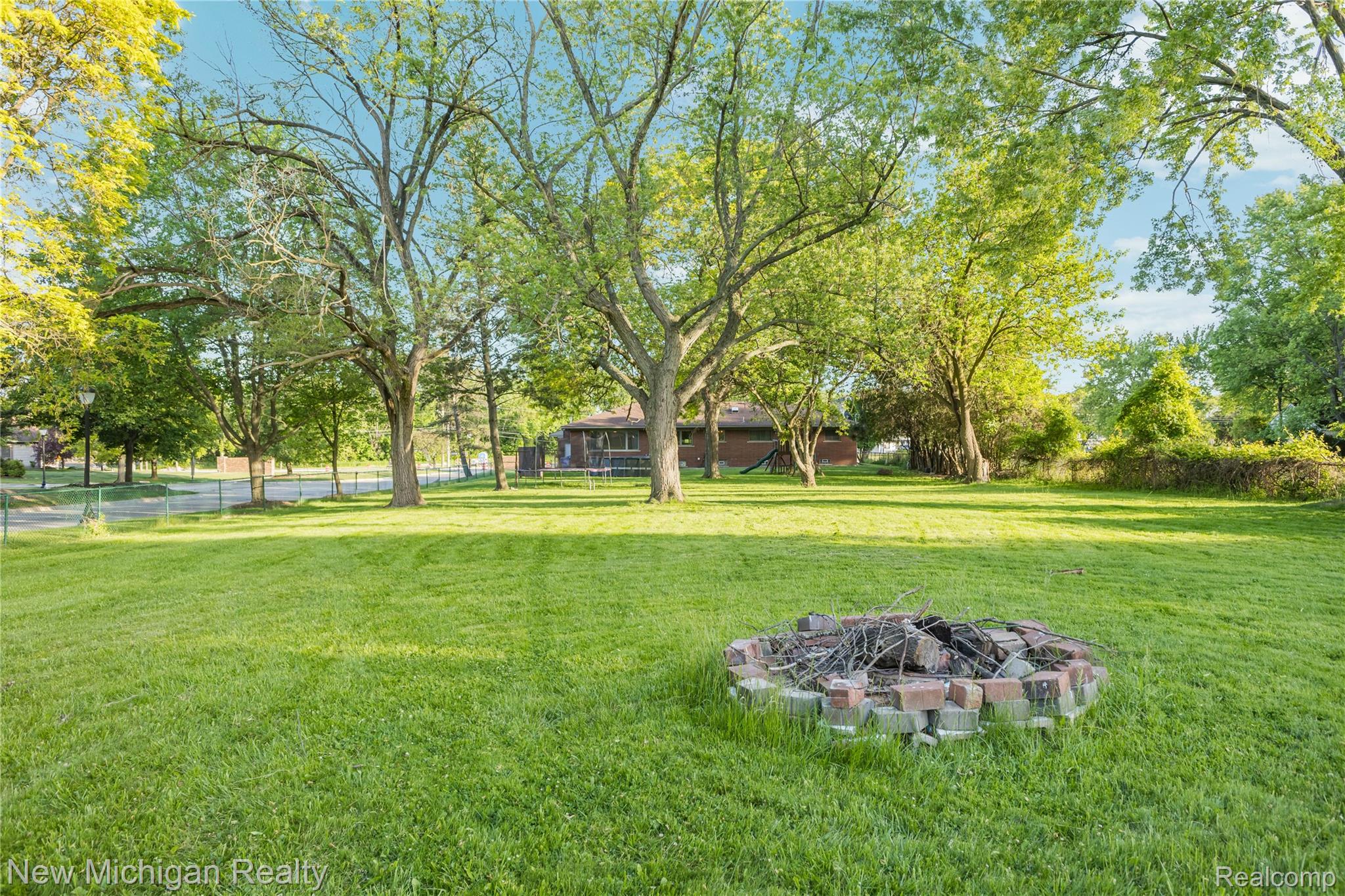 8359 Chicago Road South Warren, MI 48093 - Photo 55 of 74