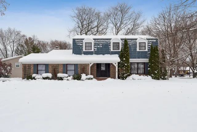 $750,000 | 827 South 5th Avenue, Libertyville, IL 60048