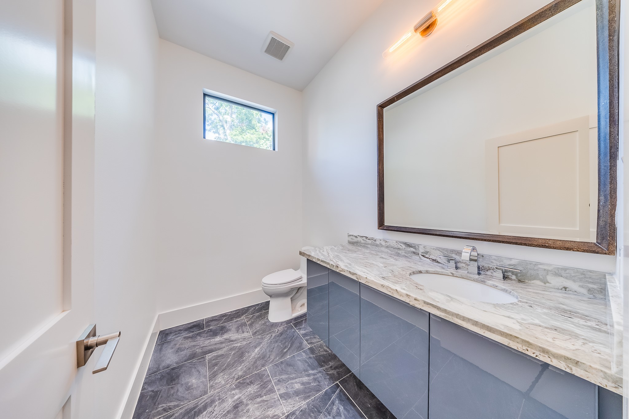 1900 Hawthorne Street Houston, TX 77098 - Photo 14 of 31 Half Bath