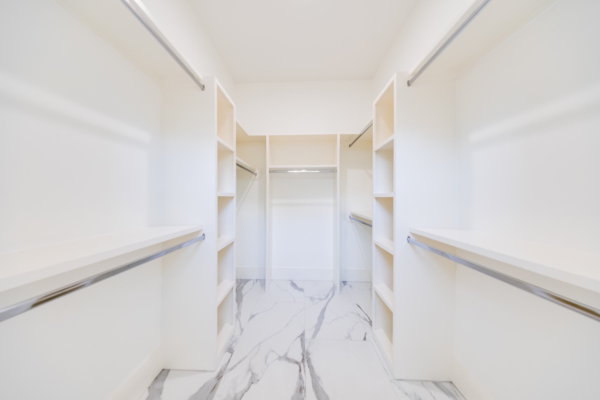 1900 Hawthorne Street Houston, TX 77098 - Photo 19 of 31 Primary walk-in closet