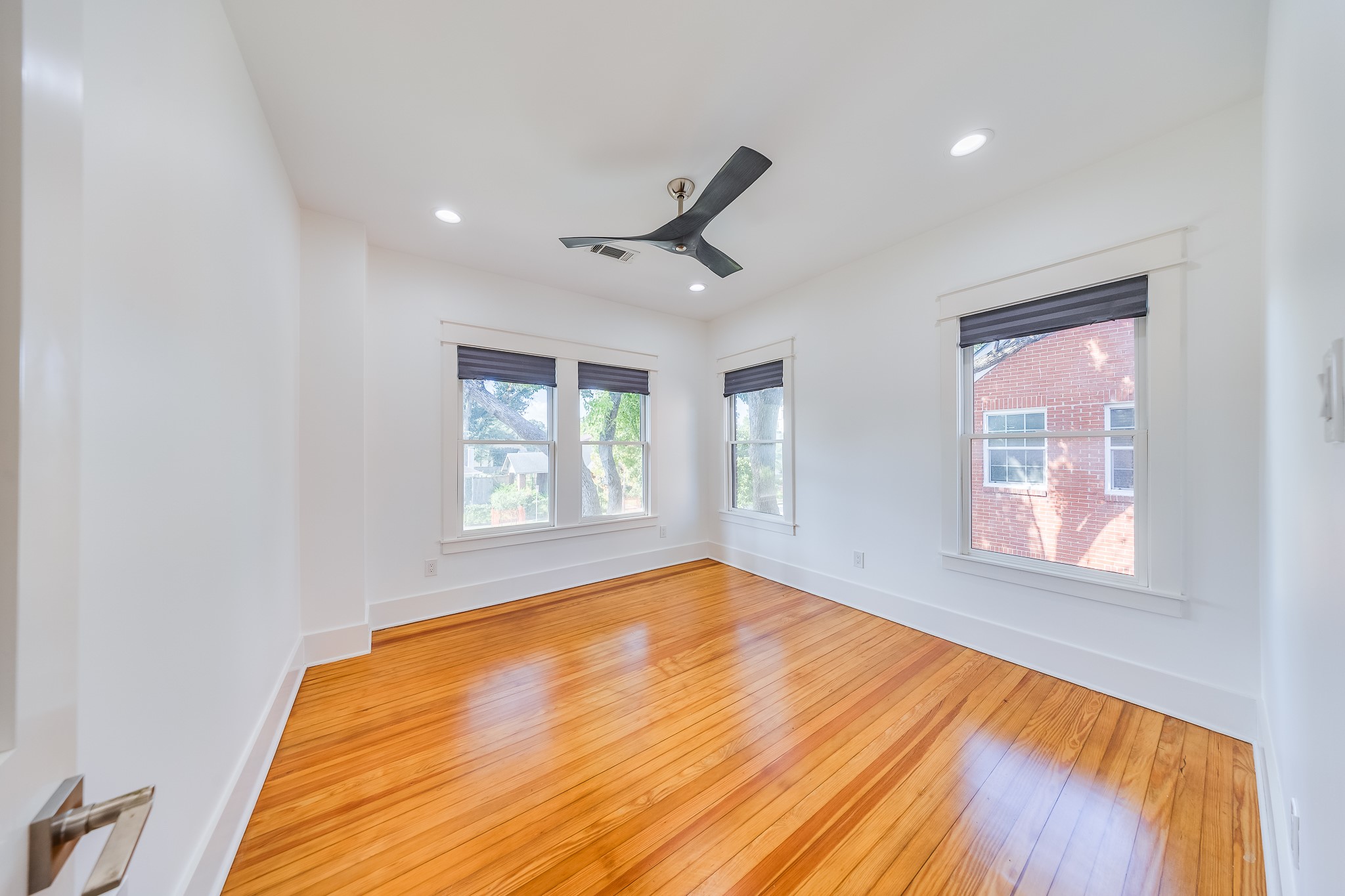 1900 Hawthorne Street Houston, TX 77098 - Photo 21 of 31 Bedroom 3