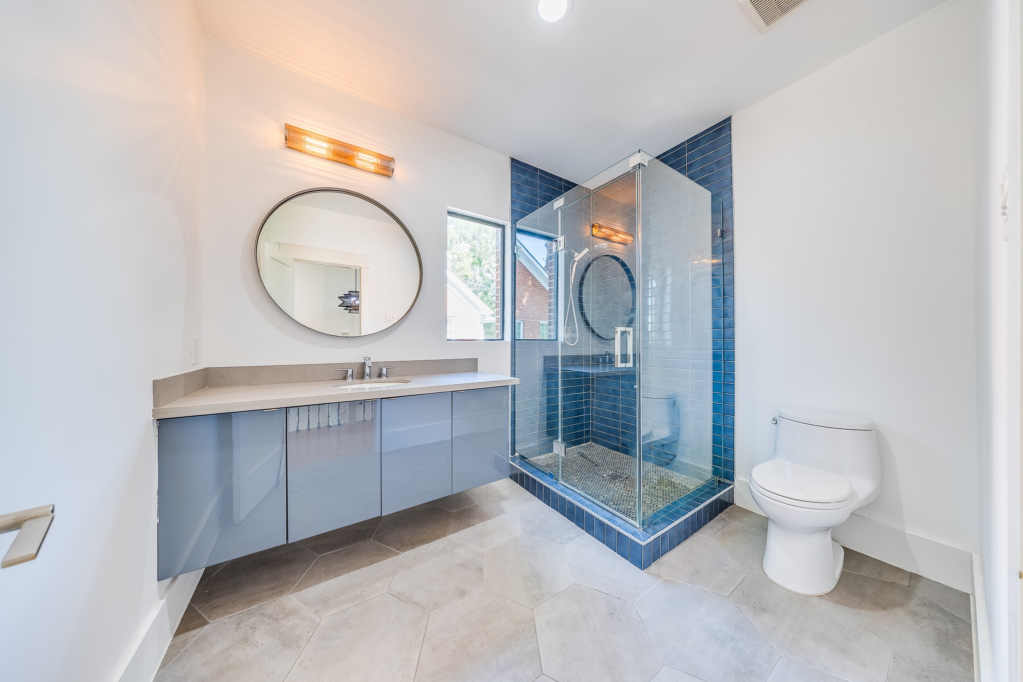 1900 Hawthorne Street Houston, TX 77098 - Photo 23 of 31 Secondary bath