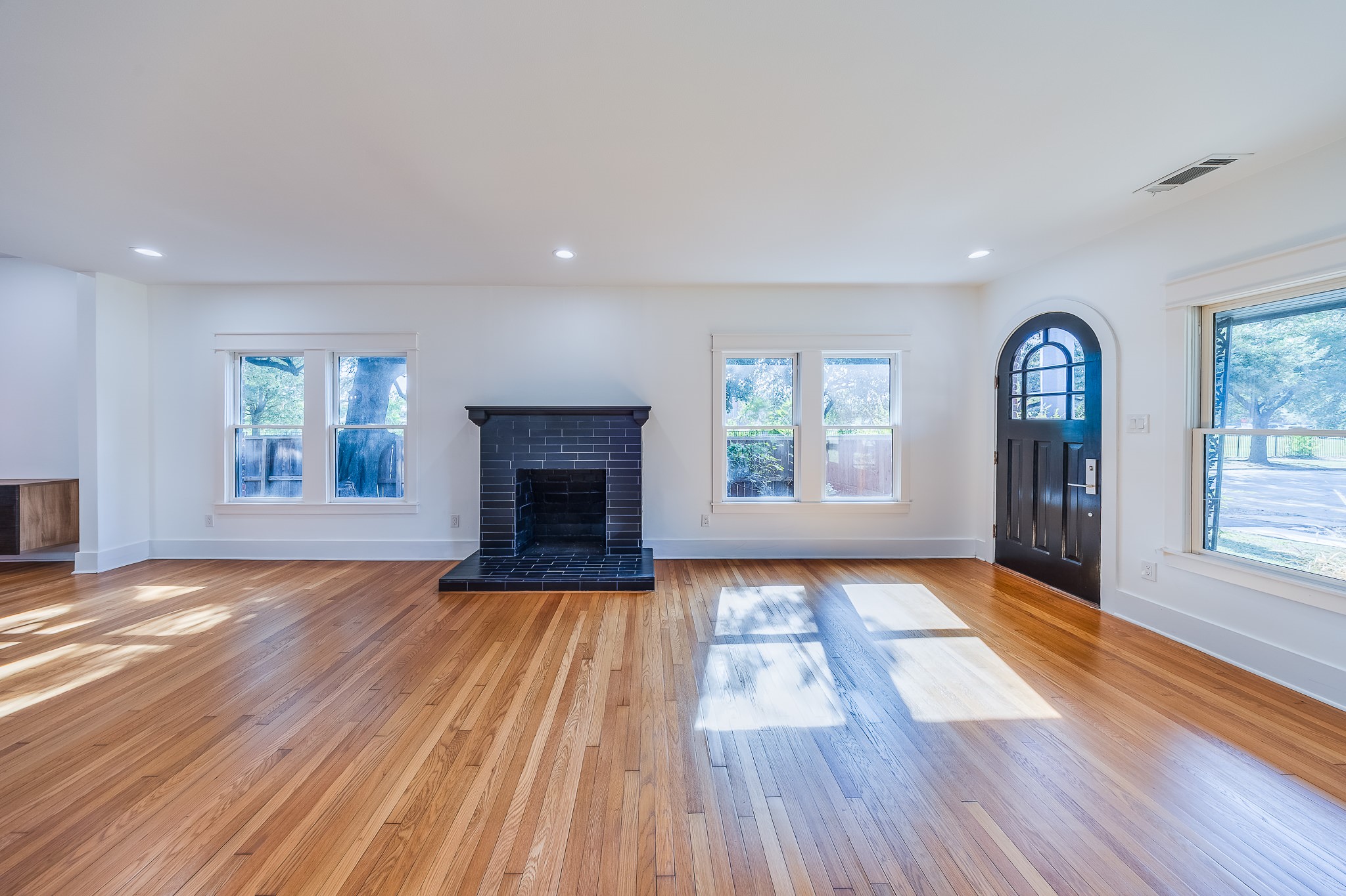1900 Hawthorne Street Houston, TX 77098 - Photo 4 of 31 Living room