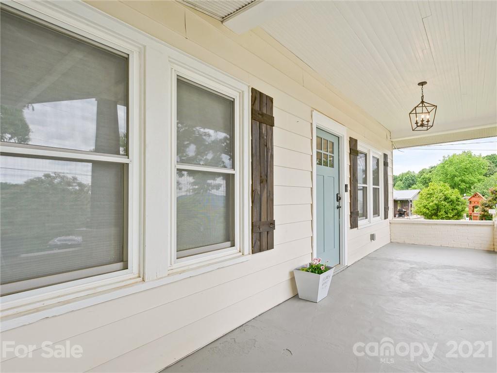 714 Queentown Road Canton, NC 28716 - Photo 20 of 21 a view of livingroom with windows