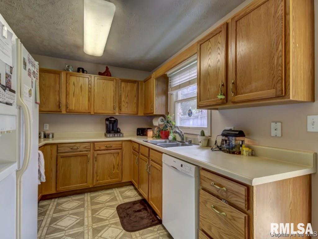 3704 Viking Boulevard Springfield, IL 62712 - Photo 8 of 22 Gallery Image 8
