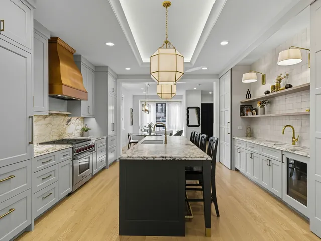 $1,900,000 | 2501 North Sawyer Avenue, Chicago, IL 60647