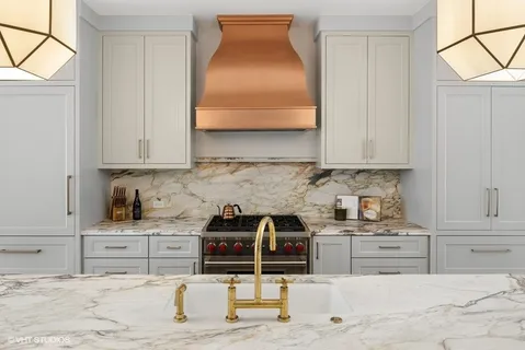 $1,900,000 | 2501 North Sawyer Avenue, Chicago, IL 60647