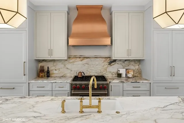 $1,900,000 | 2501 North Sawyer Avenue, Chicago, IL 60647