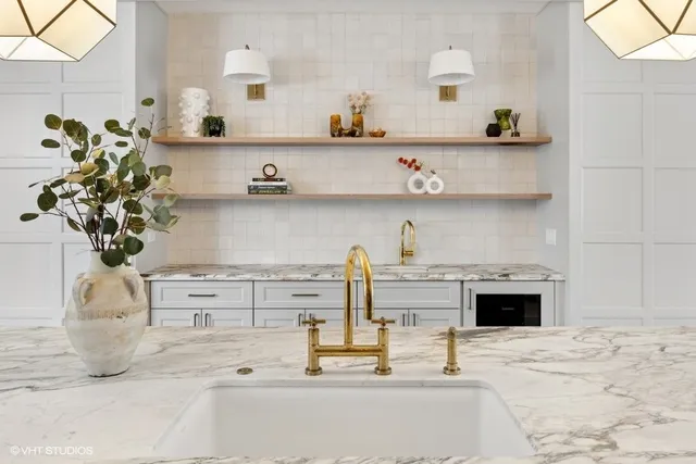 $1,900,000 | 2501 North Sawyer Avenue, Chicago, IL 60647