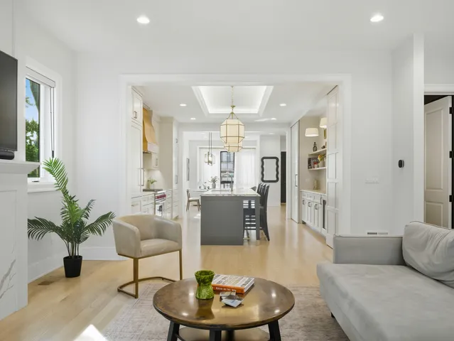 $1,900,000 | 2501 North Sawyer Avenue, Chicago, IL 60647