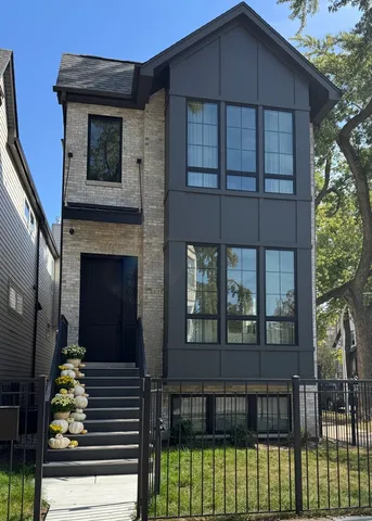 $1,900,000 | 2501 North Sawyer Avenue, Chicago, IL 60647