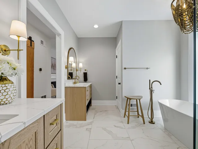 $1,900,000 | 2501 North Sawyer Avenue, Chicago, IL 60647