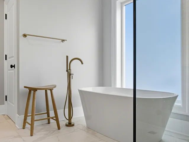 $1,900,000 | 2501 North Sawyer Avenue, Chicago, IL 60647