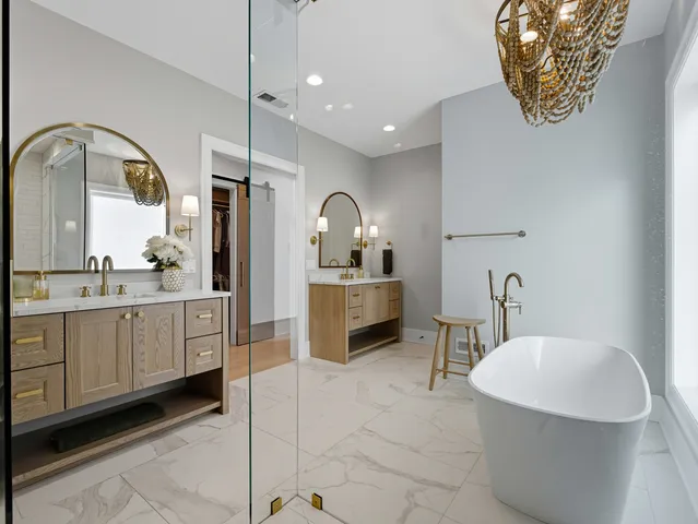 $1,900,000 | 2501 North Sawyer Avenue, Chicago, IL 60647