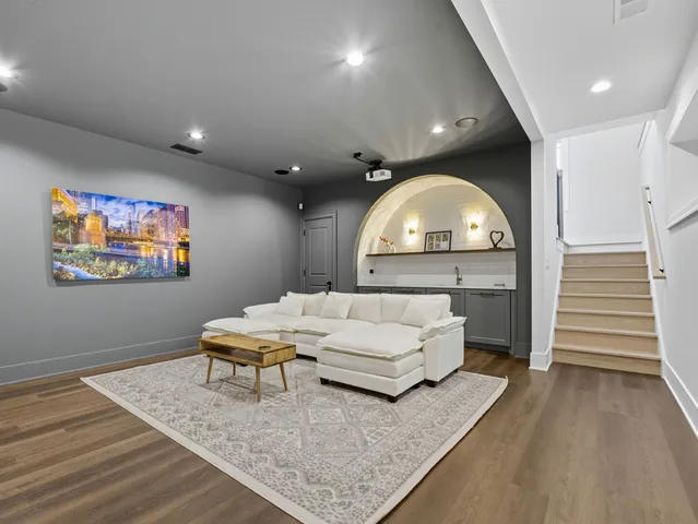 $1,900,000 | 2501 North Sawyer Avenue, Chicago, IL 60647