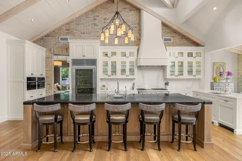 $9,450,000 | 6702 East Kasba Circle, Paradise Valley, AZ 85253