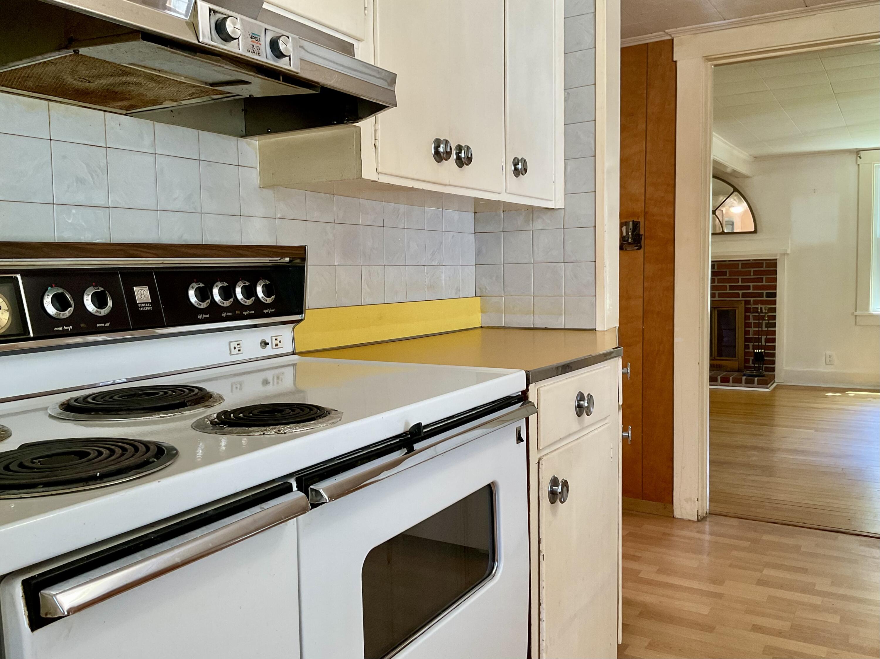 18 Valley Road Bath, ME 04530 - Photo 22 of 41 OVERSIZED RANGE