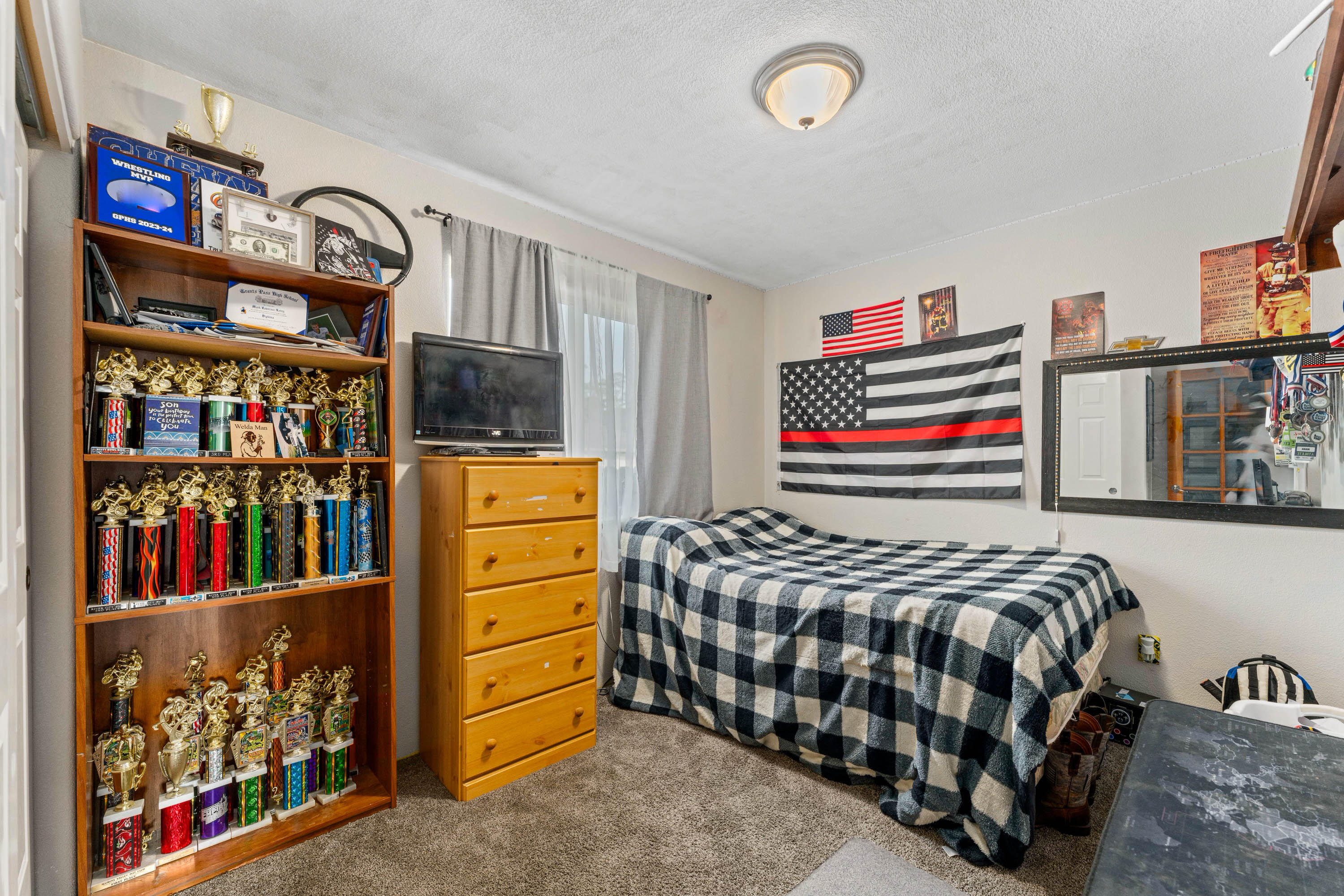 1242 Rockingham Place Grants Pass, OR 97527 - Photo 14 of 24 INT (10 of 16)
