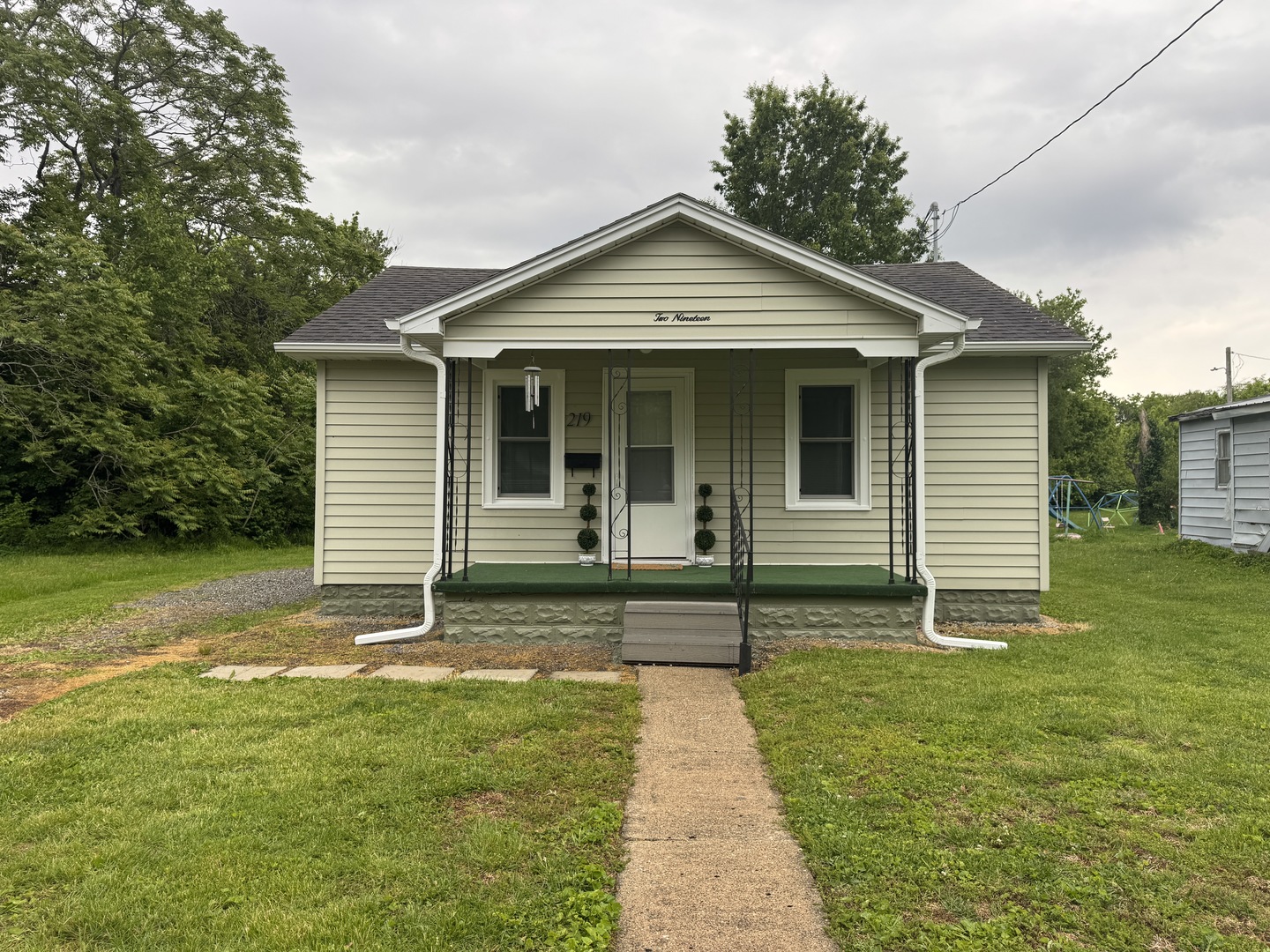 219 West 7th Street Flora, IL 62839 - Photo 2 of 30