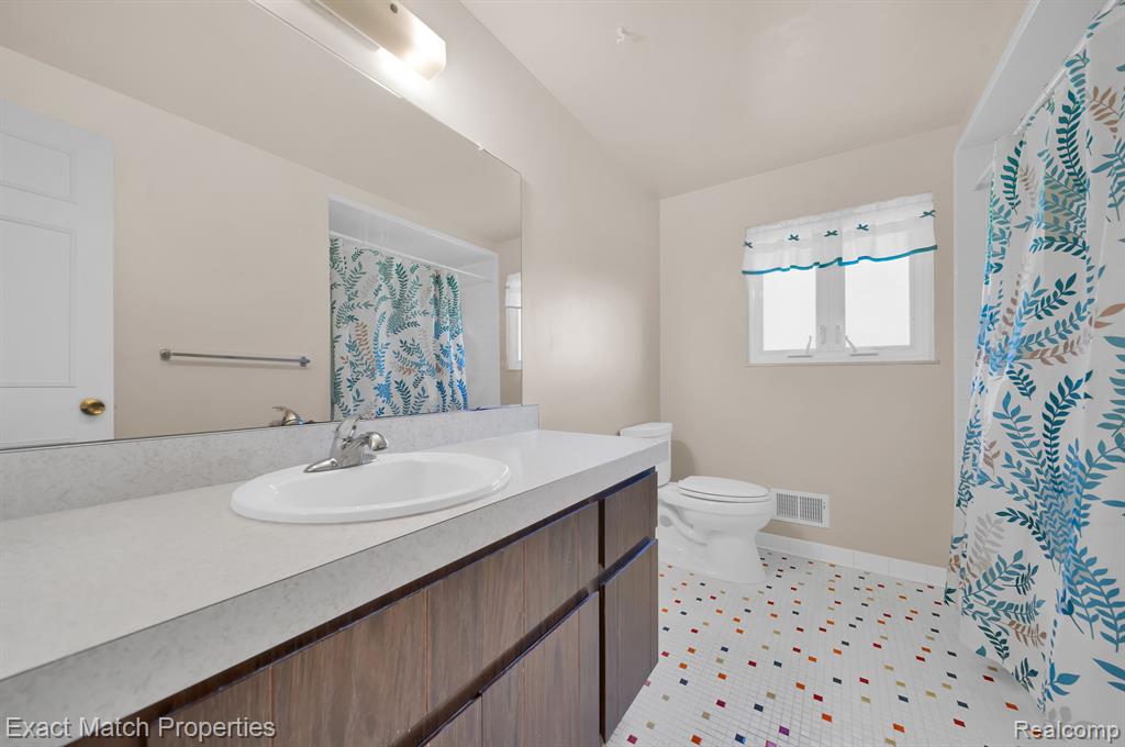 484 Rowe Road Milford, MI 48380 - Photo 28 of 49
