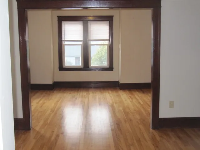 $1,700 | 323 Lincoln Street, Unit 2R, Worcester, MA 01605