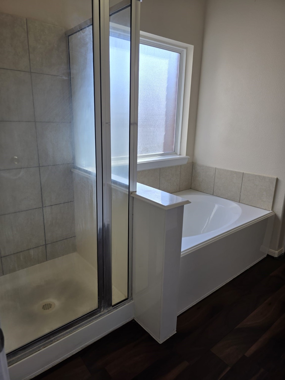 1023 Orie Court Spring, TX 77373 - Photo 9 of 28 a bathroom with a bathtub