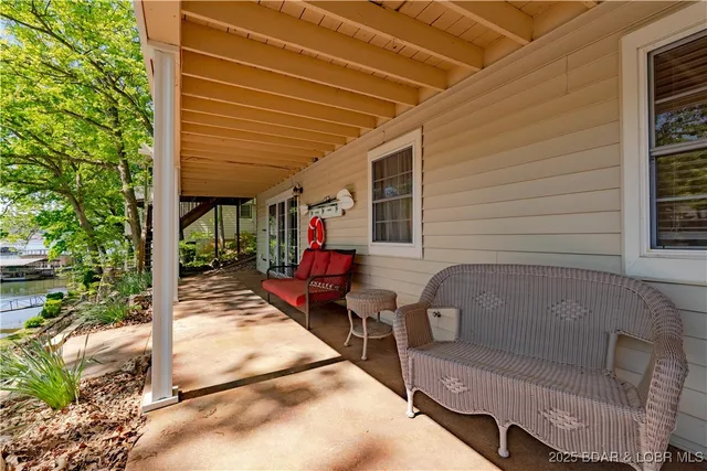 $675,000 | 32 Lake Village Road, Eldon, MO 65026