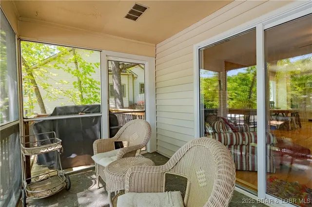 $675,000 | 32 Lake Village Road, Eldon, MO 65026