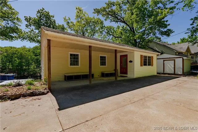 $675,000 | 32 Lake Village Road, Eldon, MO 65026