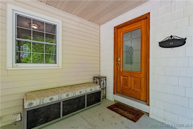 $675,000 | 32 Lake Village Road, Eldon, MO 65026