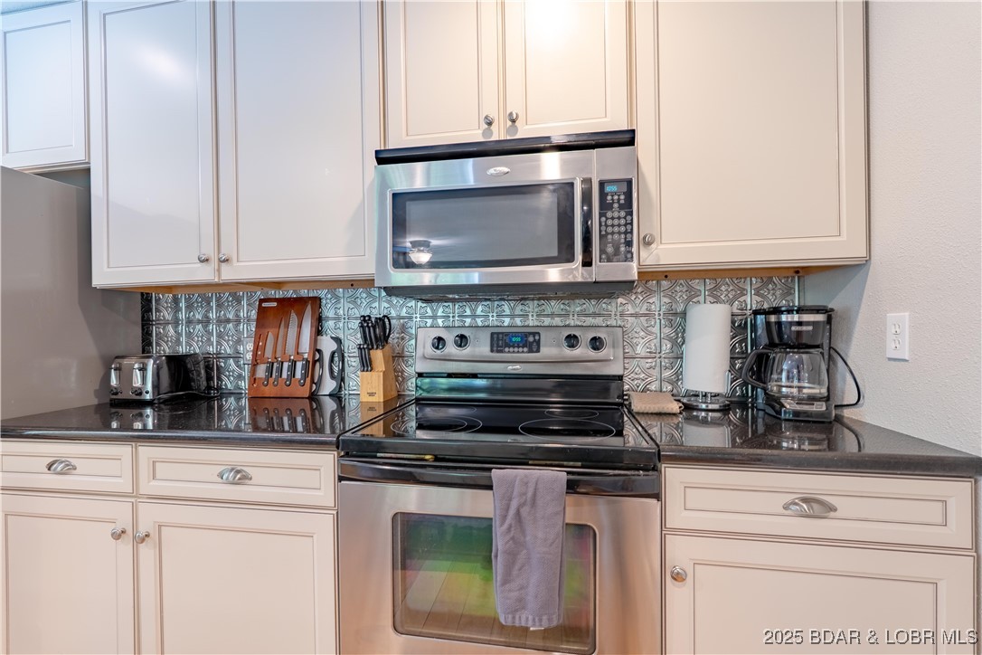 32 Lake Village Road Eldon, MO 65026 - Photo 6 of 49 Kitchen