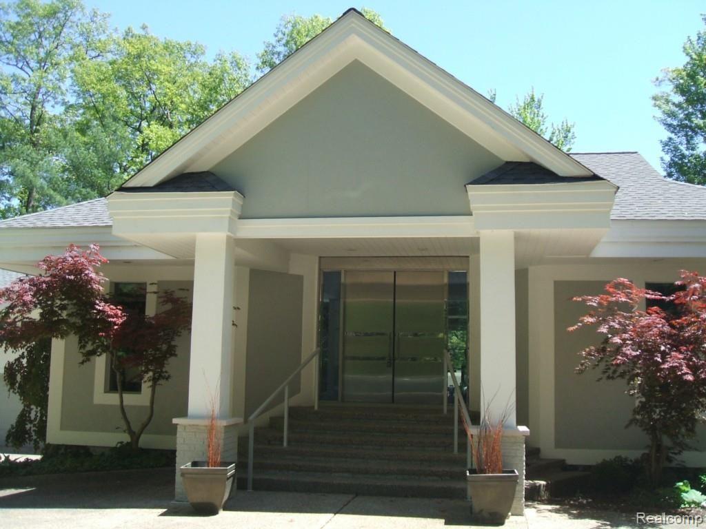4375 Echo Road Bloomfield Hills, MI 48302 - Photo 2 of 40 Front Entry