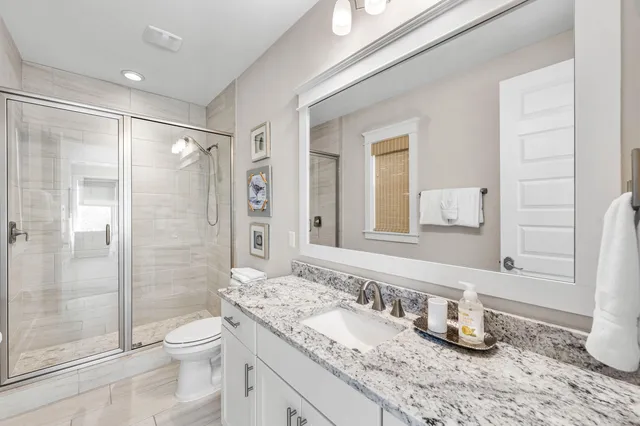 a view of a house with backyard and trees