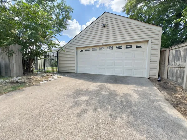 $2,200 | 2611 Rustling Oaks Drive, Bryan, TX 77802