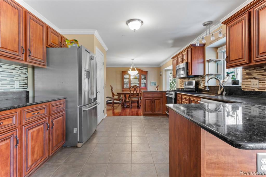 34347 Lillian Road Chesterfield, MI 48047 - Photo 10 of 41