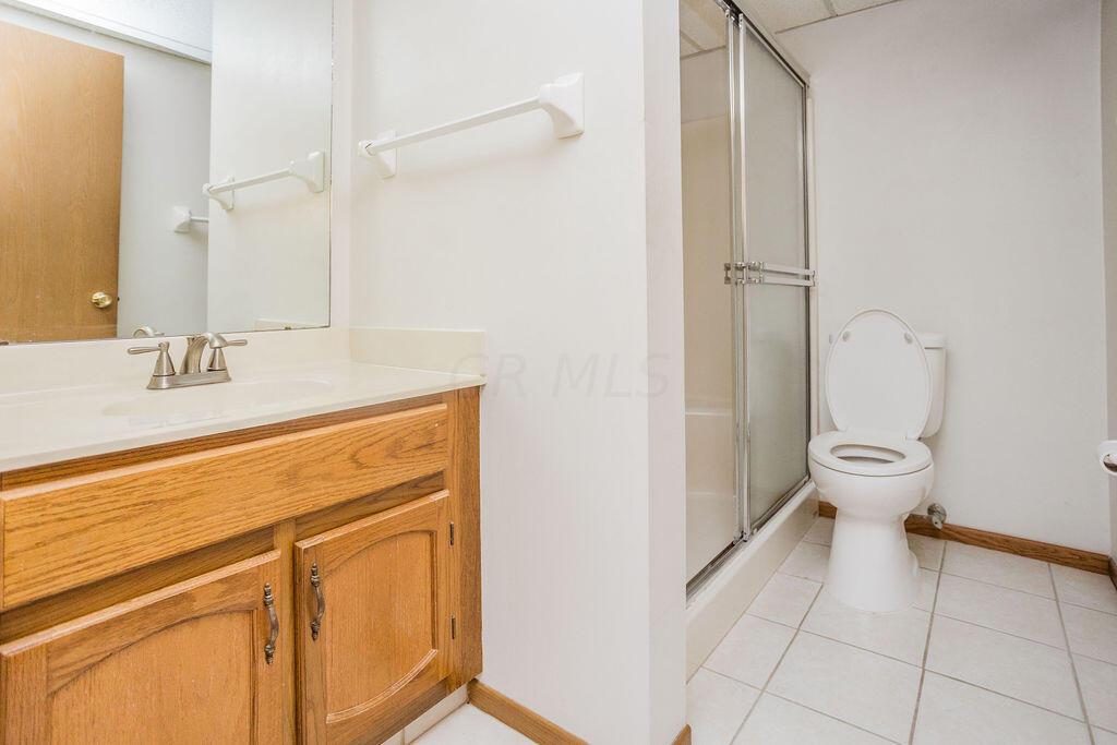 3965 Karl Road, Unit 102 Columbus, OH 43224 - Photo 17 of 25 Owner's Bath