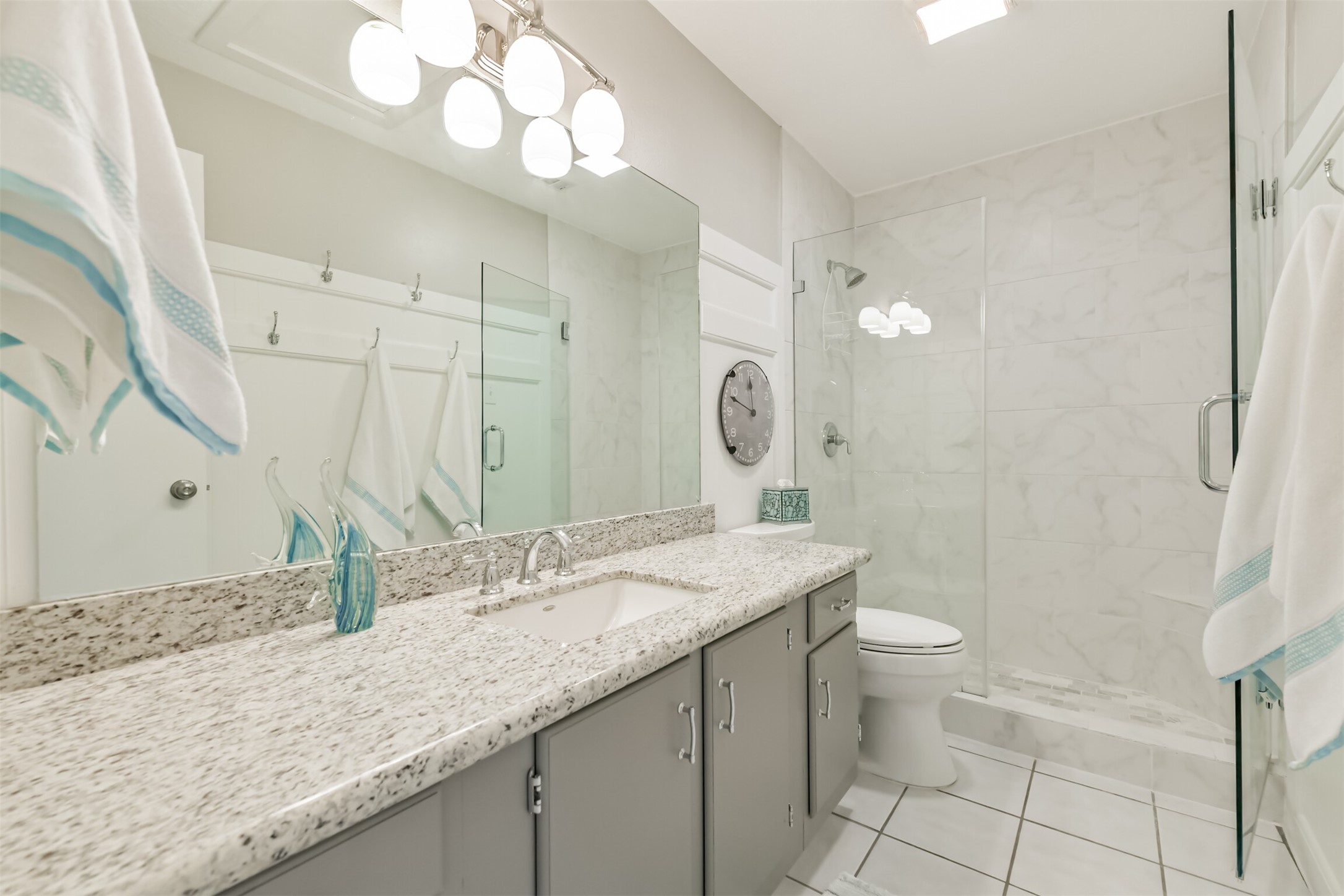 801 River Road, Unit 106F Montgomery, TX 77356 - Photo 17 of 39 Bathroom 1 with large vanity.