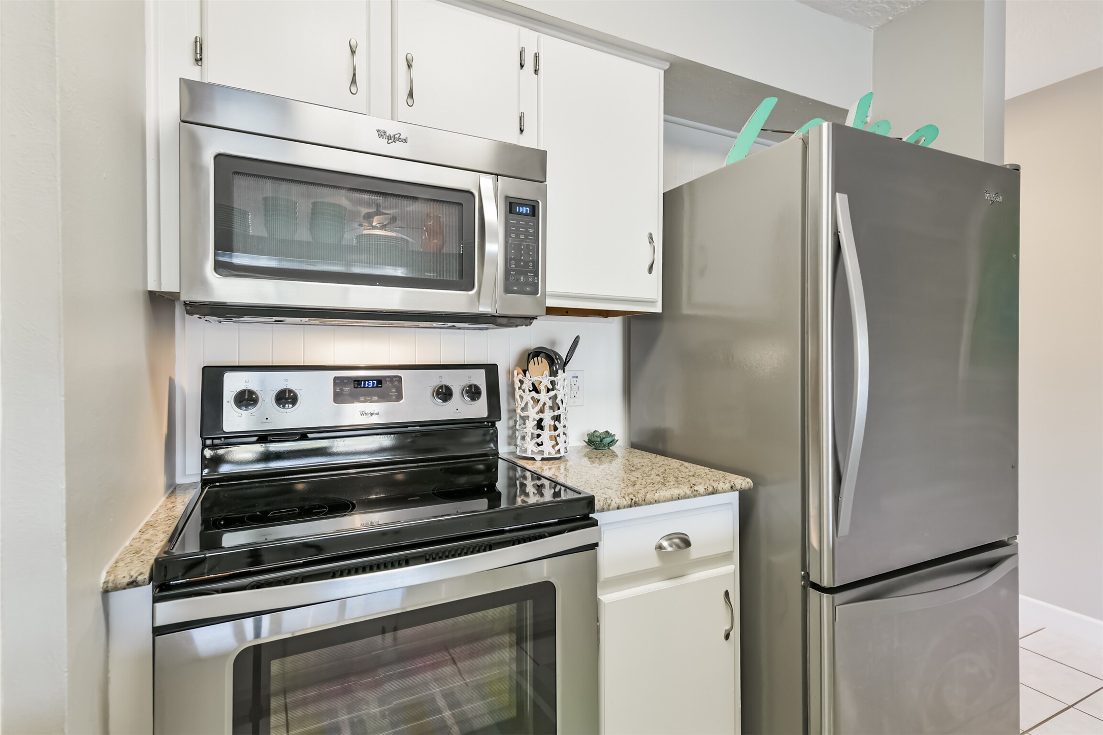 801 River Road, Unit 106F Montgomery, TX 77356 - Photo 8 of 39 Maybe thanksgiving at the lake next time?