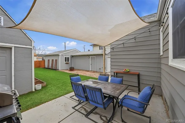 a view of a back yard of the house